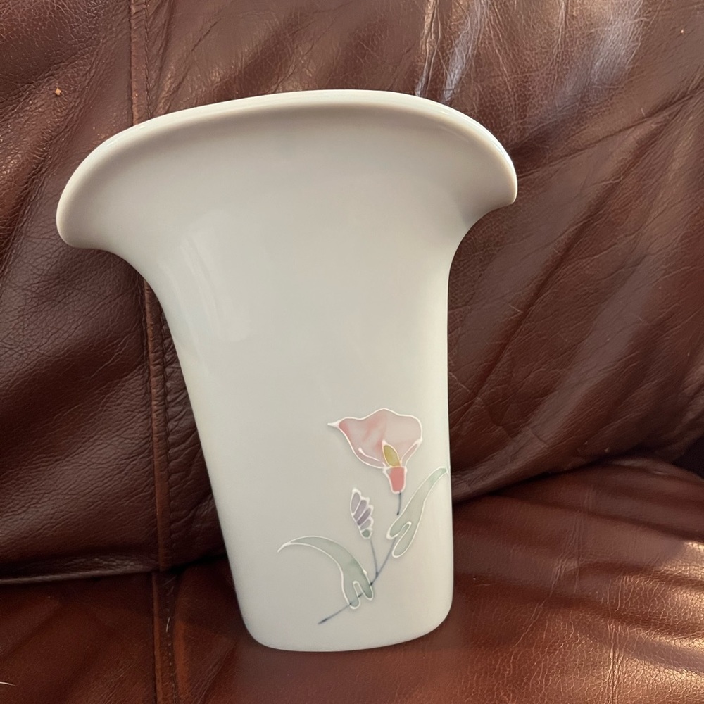Hand painted vintage Japanese flower vase